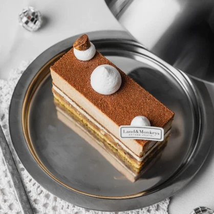 Bûche Hazelia (noisettes praliné) 6 personnes - LAND & MONKEYS